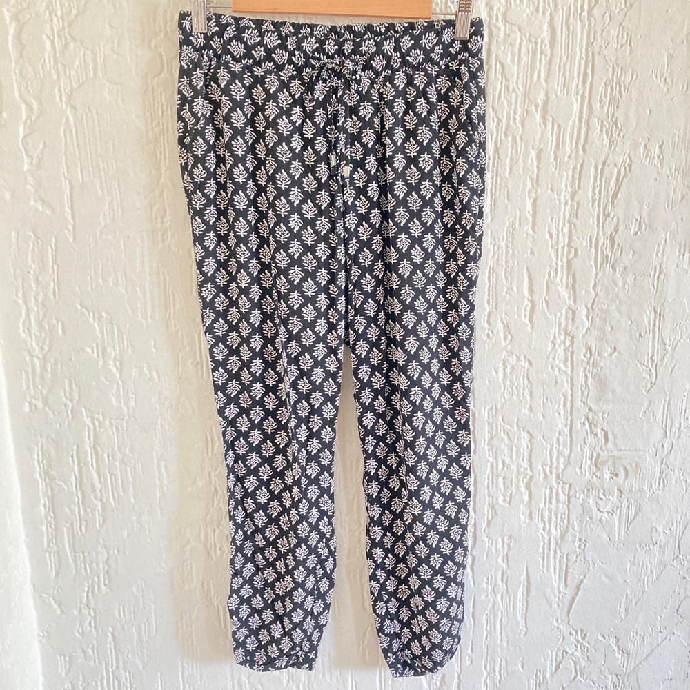 Old Navy Soft Black and White Print Jogger Pants Size Small